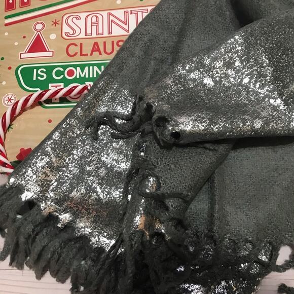 Cozy Silky Plush Gray Throw w/shimmery stripe NWT - Picture 2 of 5